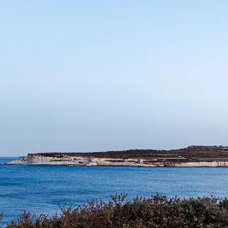 Sea-view 2 Bedroom -sleeps 6 شقة