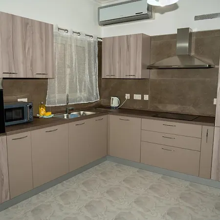 Sea-view 2 Bedroom -sleeps 6 Апартаменты Марсаскала