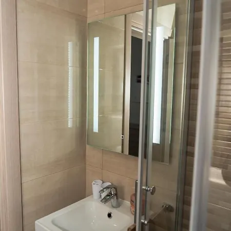 Апартаменты Sea-view 2 Bedroom -sleeps 6