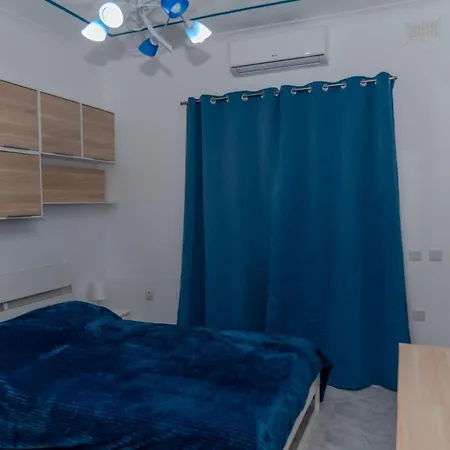 Апартаменты Sea-view 2 Bedroom -sleeps 6 Марсаскала