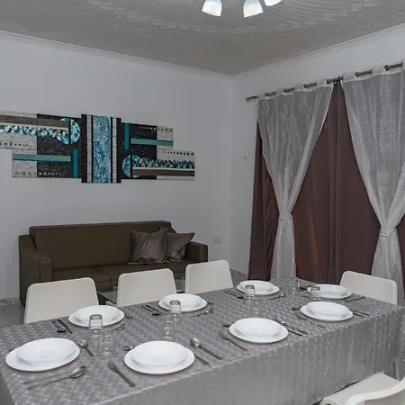 Апартаменты Sea-view 2 Bedroom -sleeps 6 Марсаскала