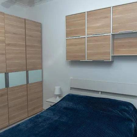 Sea-view 2 Bedroom -sleeps 6 Apartman