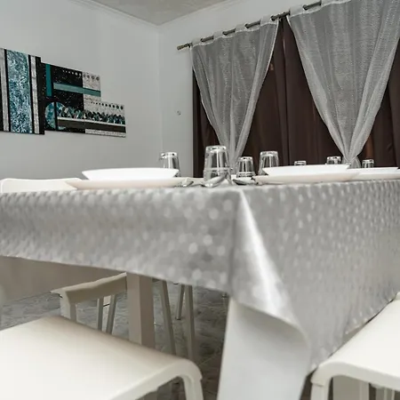 Sea-view 2 Bedroom -sleeps 6 Апартаменты Марсаскала