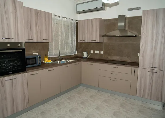 Sea-view 2 Bedroom -sleeps 6 Apartment Marsaskala