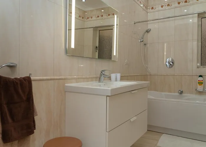 Sea-view 2 Bedroom -sleeps 6