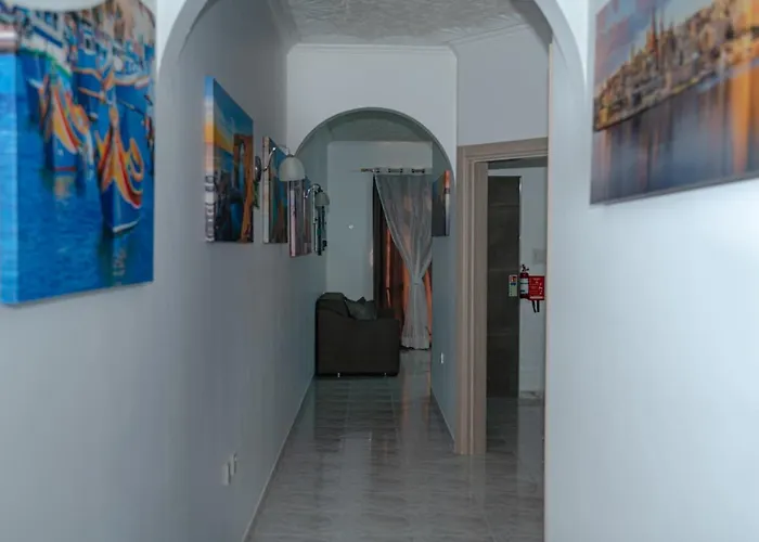 Apartment Sea-view 2 Bedroom -sleeps 6 *