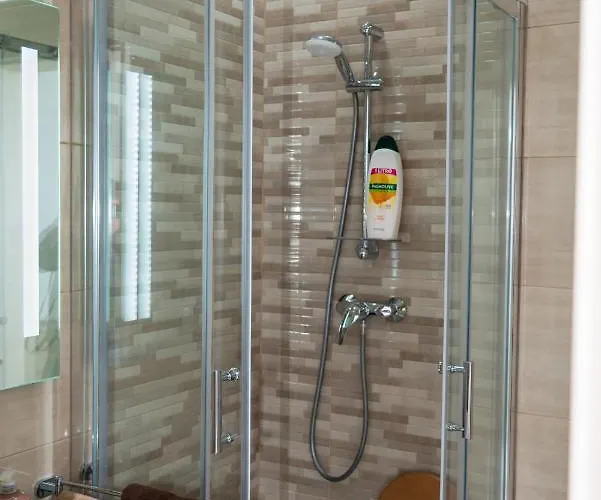 Sea-view 2 Bedroom -sleeps 6 Apartment *