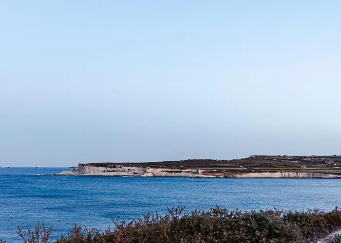 Sea-view 2 Bedroom -sleeps 6 Apartment