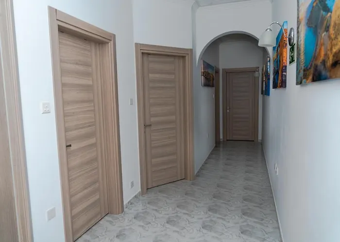 Sea-view 2 Bedroom -sleeps 6 * Marsaskala